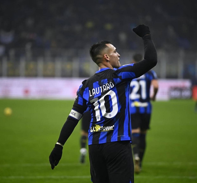 罗马主场大胜佛罗伦萨，破获三分保争冠的简单介绍