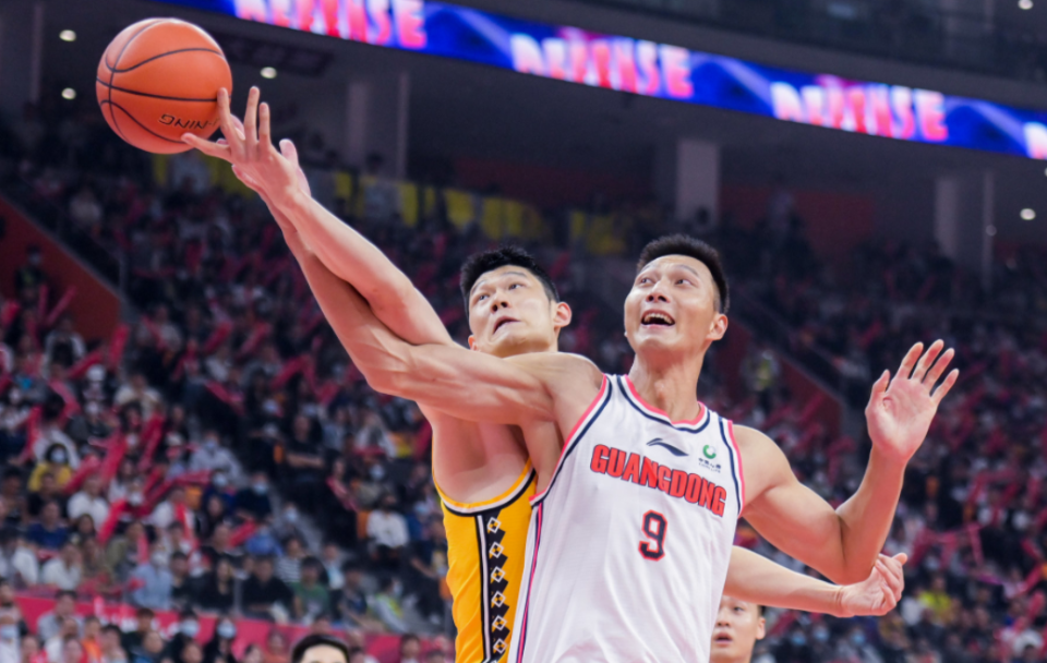 湖南男篮高居不下，击败榜首劲敌