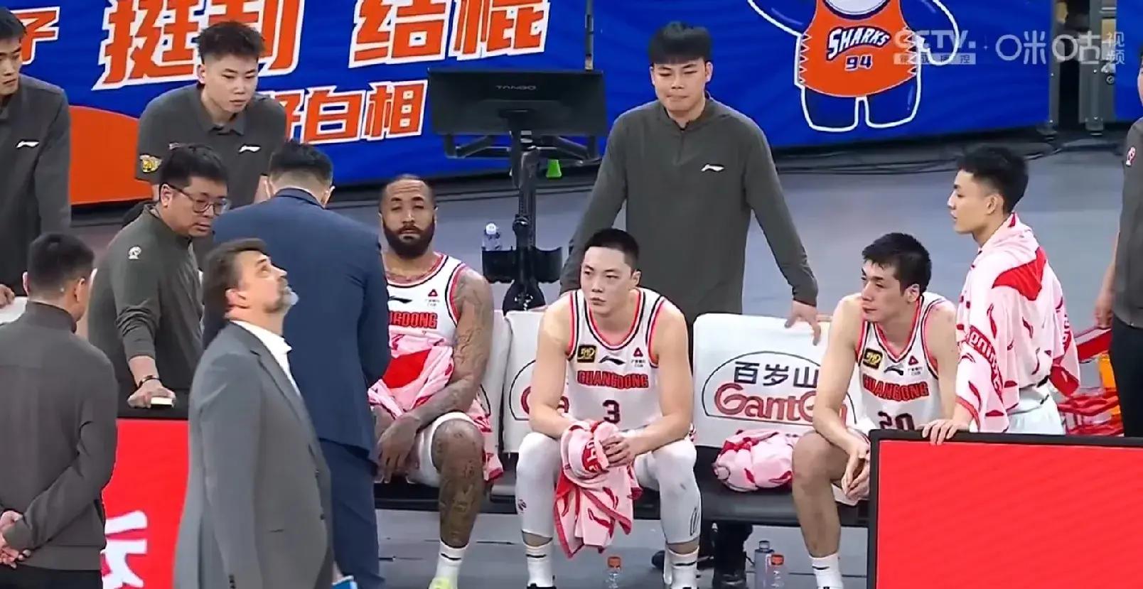 广东宏远队在主场大比分取胜