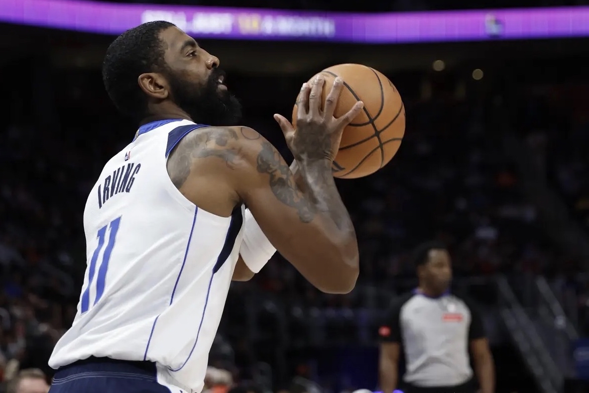 赛季中球队发挥不稳，需要调整战术