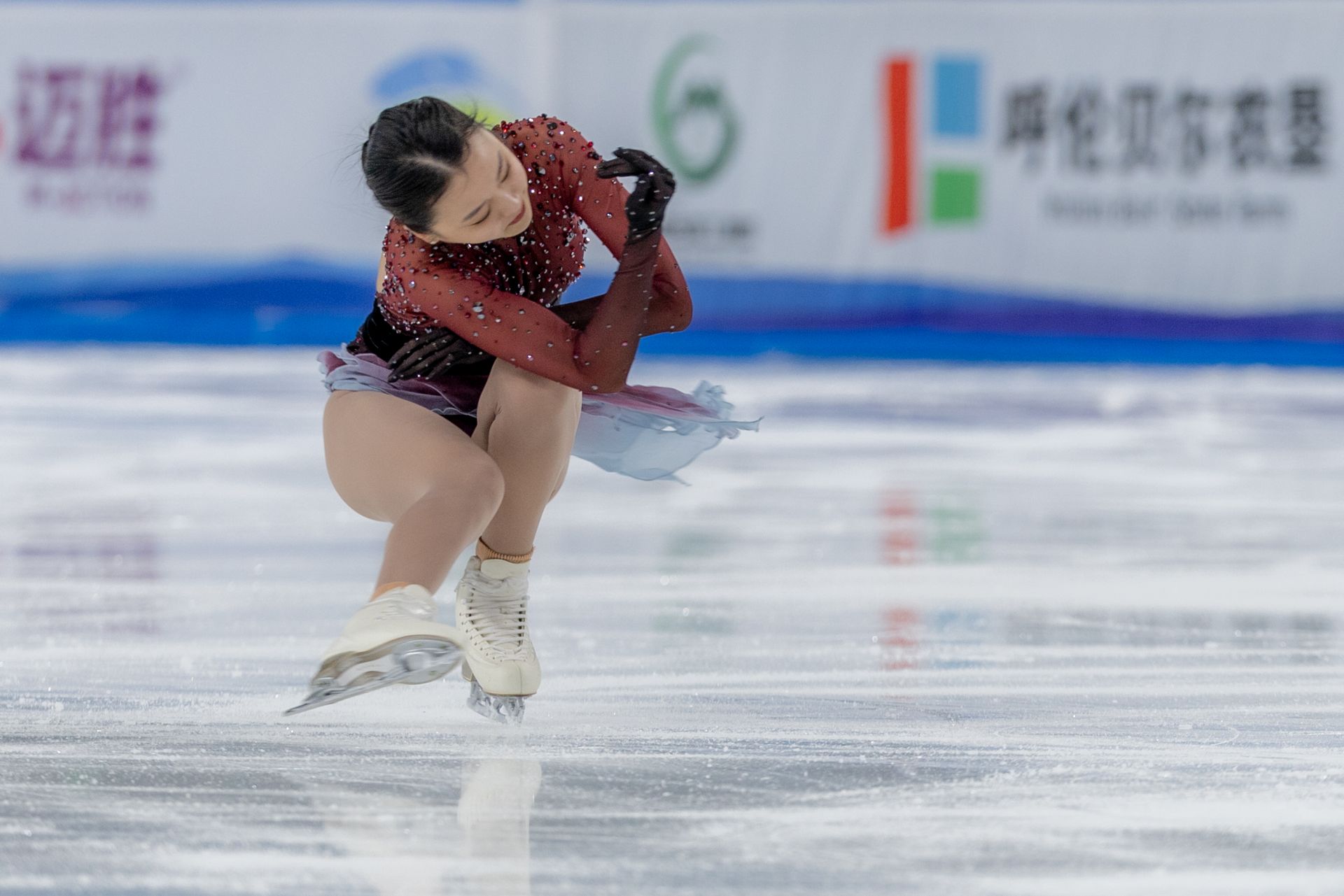 爱游戏官方登录入口-包含竞技滑冰选手试训篮球，跨界创新运动的词条