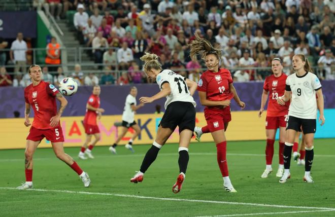 荷兰女足遭遇困境，输掉重要比赛