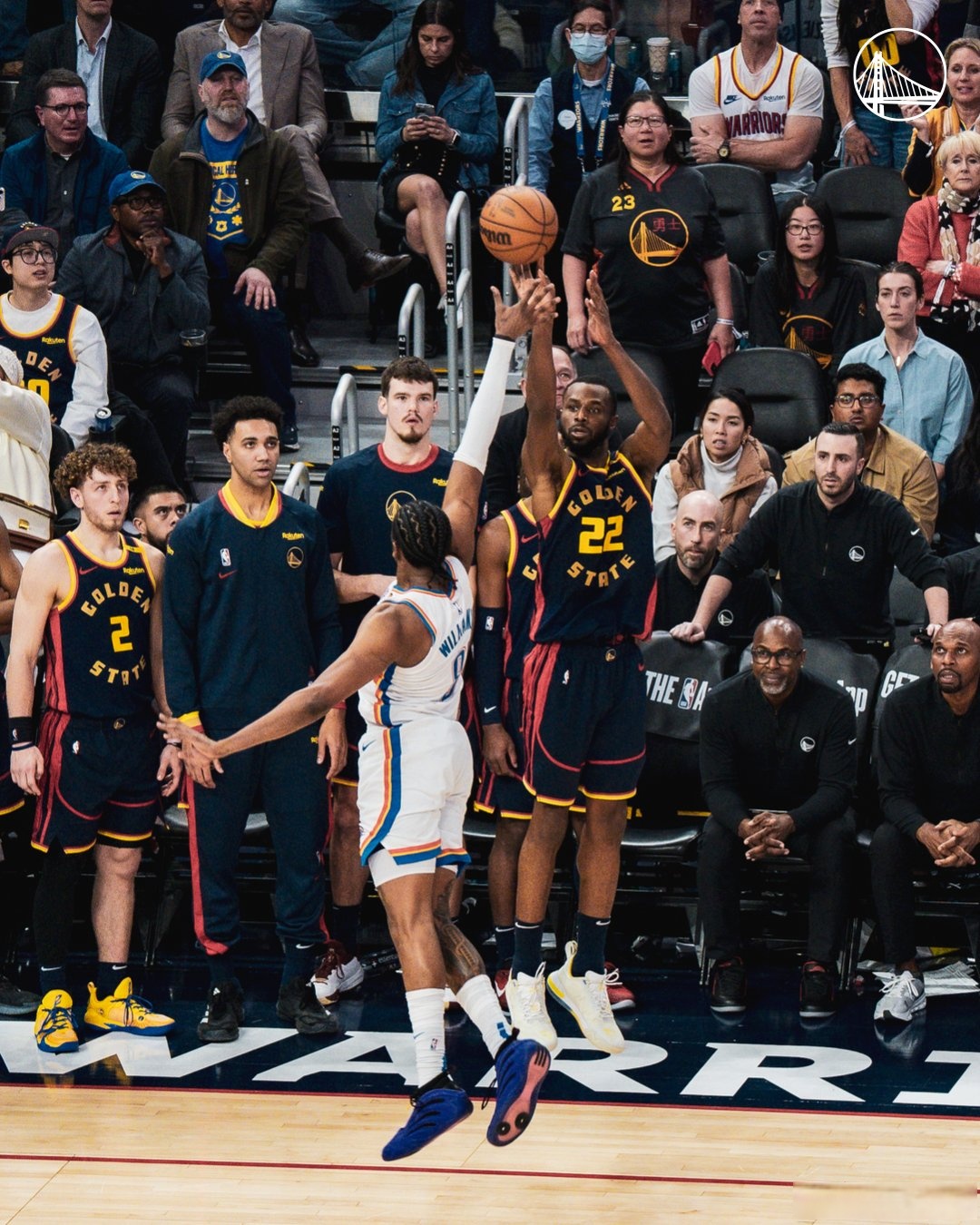 勇士黄金时代:库里再次领军带领球队取胜 勇士黄金时代:库里再次领军带领球队取胜