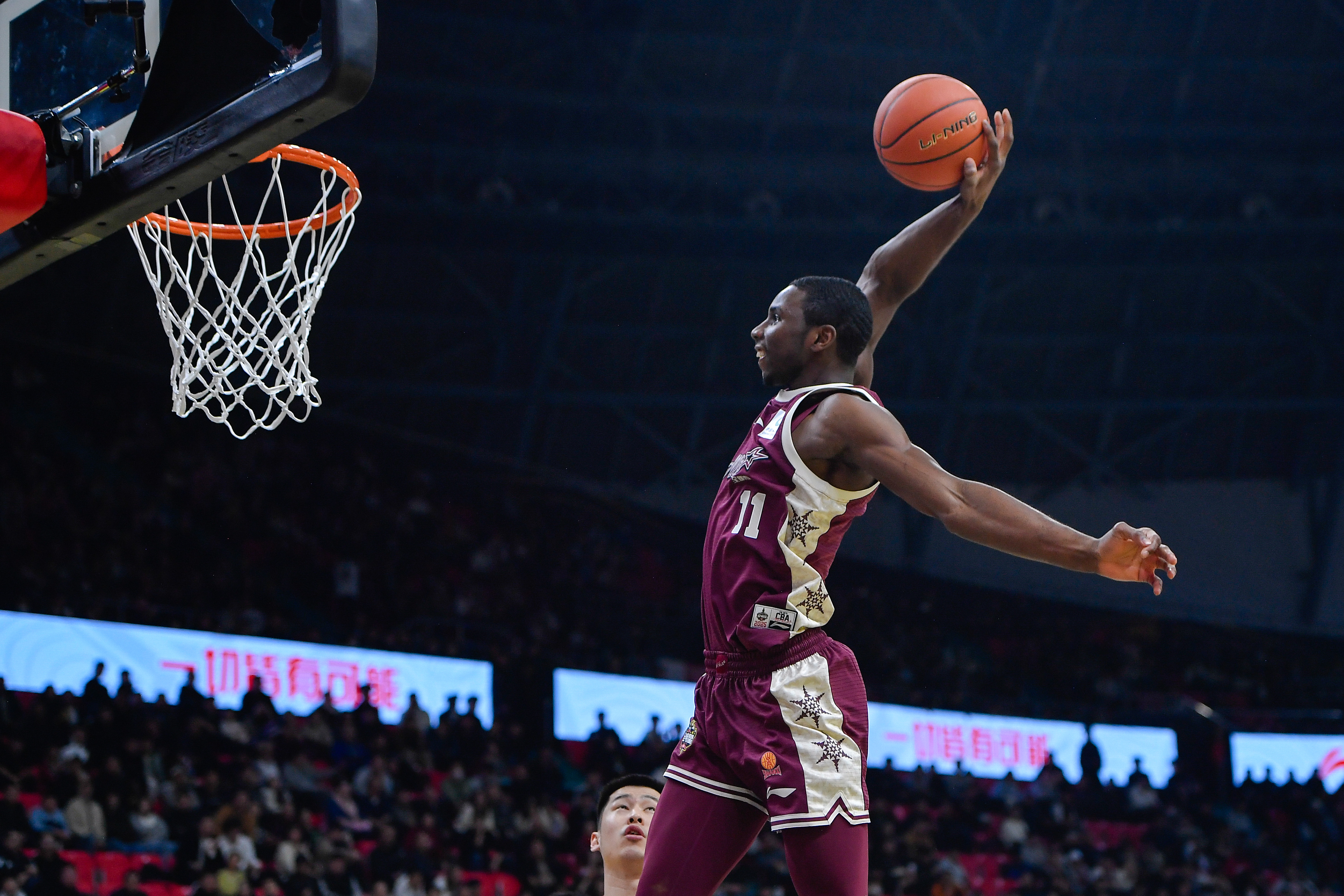 包含瞬息万变！篮球赛场上精彩表现连连惊艳！的词条