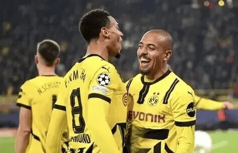 包含多特蒙德客场赢下奥格斯堡，稳定排名前列的词条