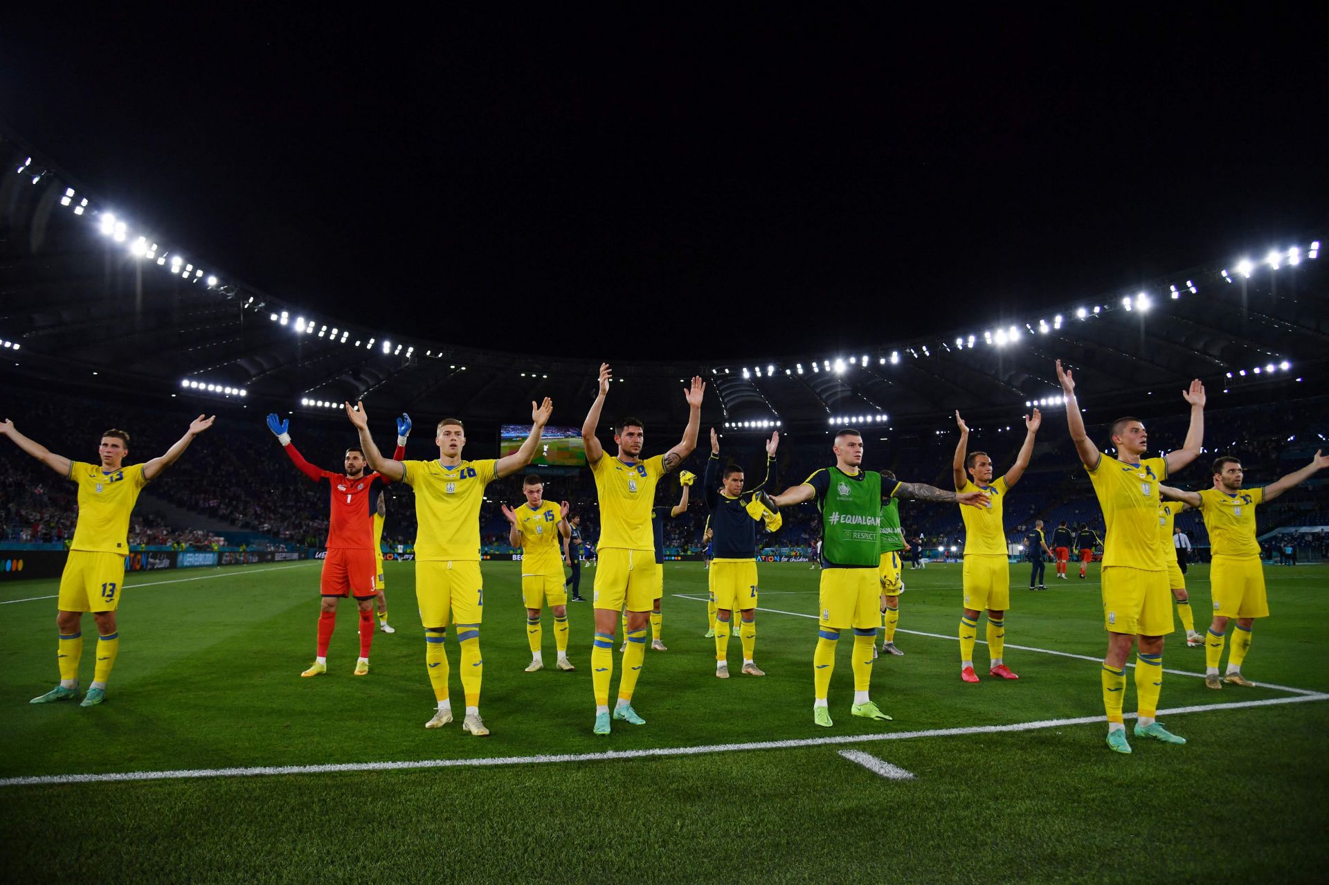 英格兰队逆转胜丹麦队，夺得胜利