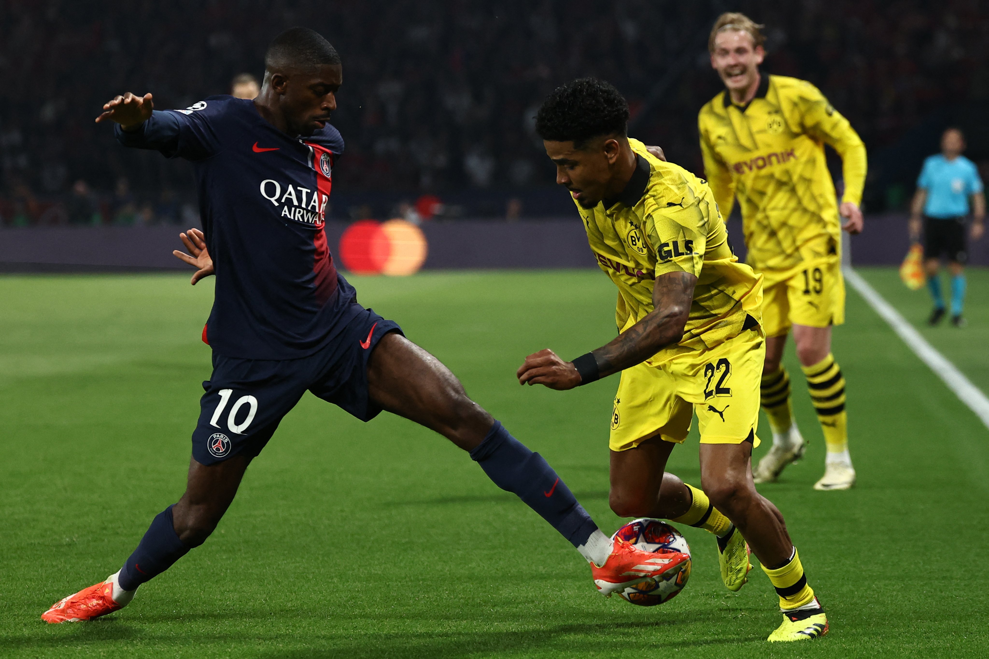 爱游戏登录-多特蒙德被曼城击败，无缘半决赛